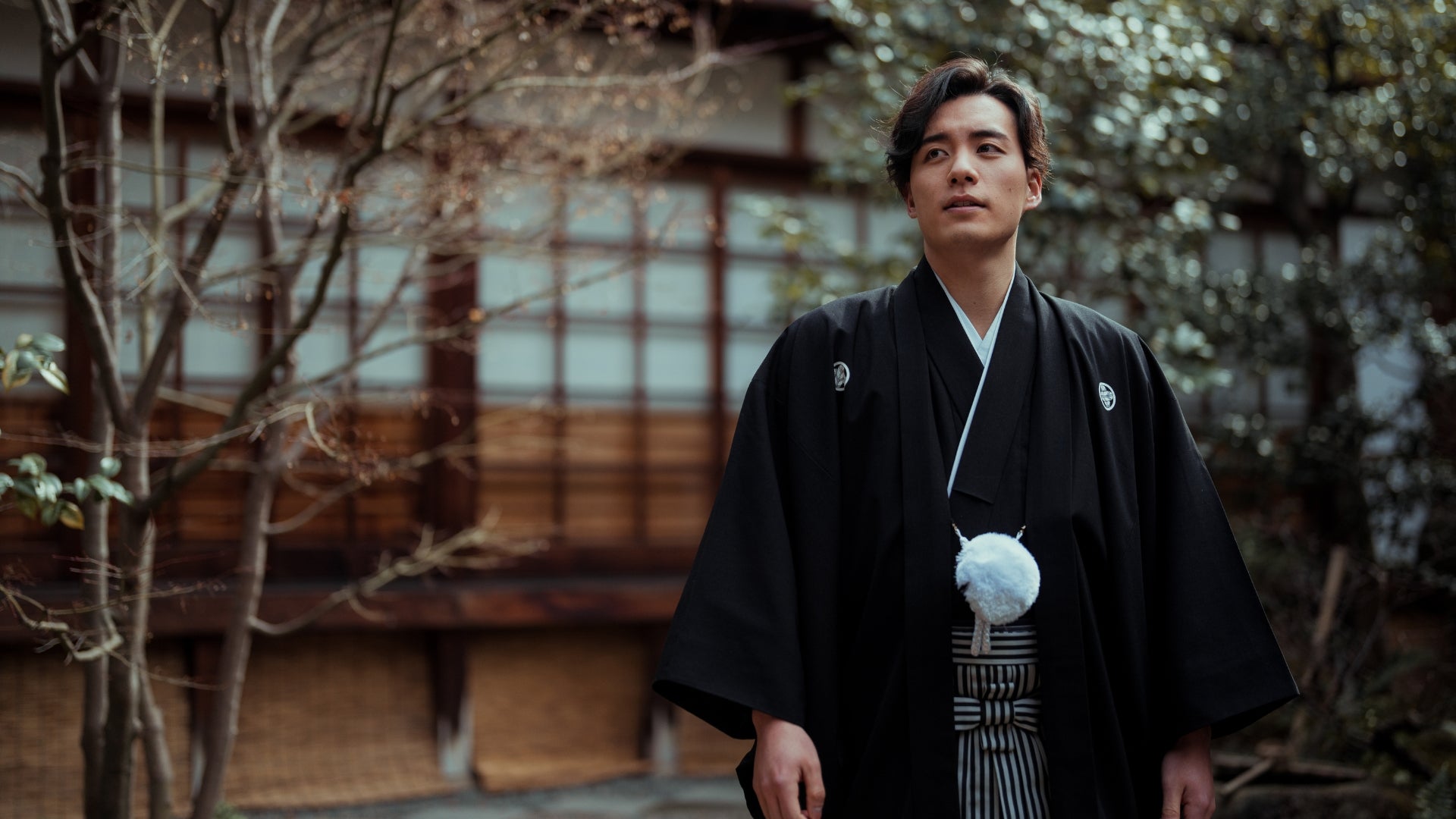 Comment porter un kimono court ?