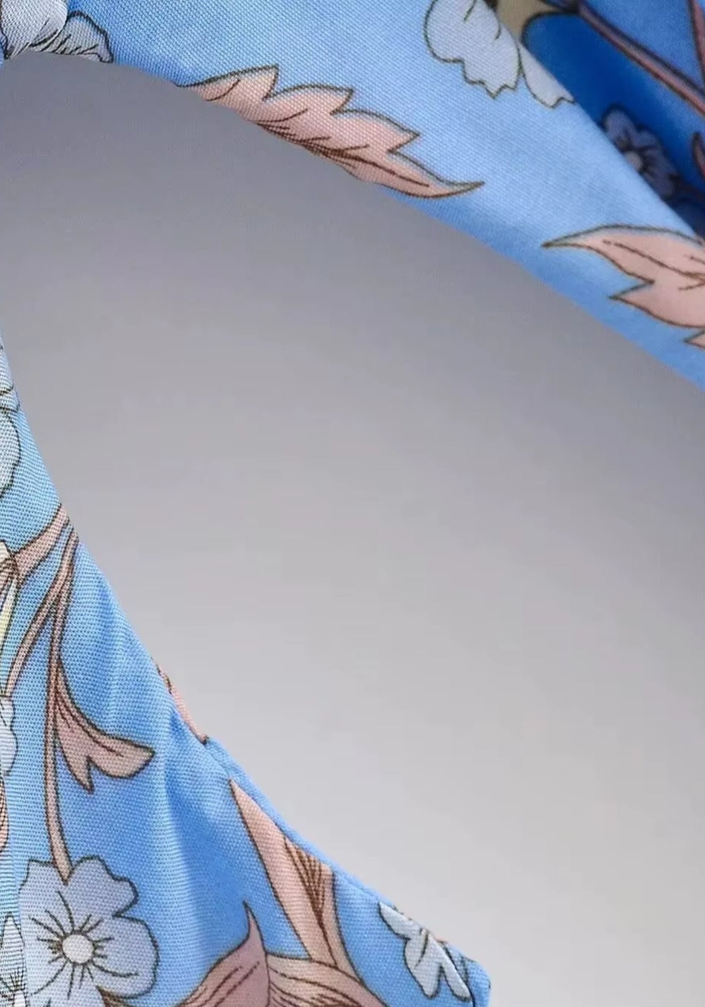 Kimono court bleu à fleurs