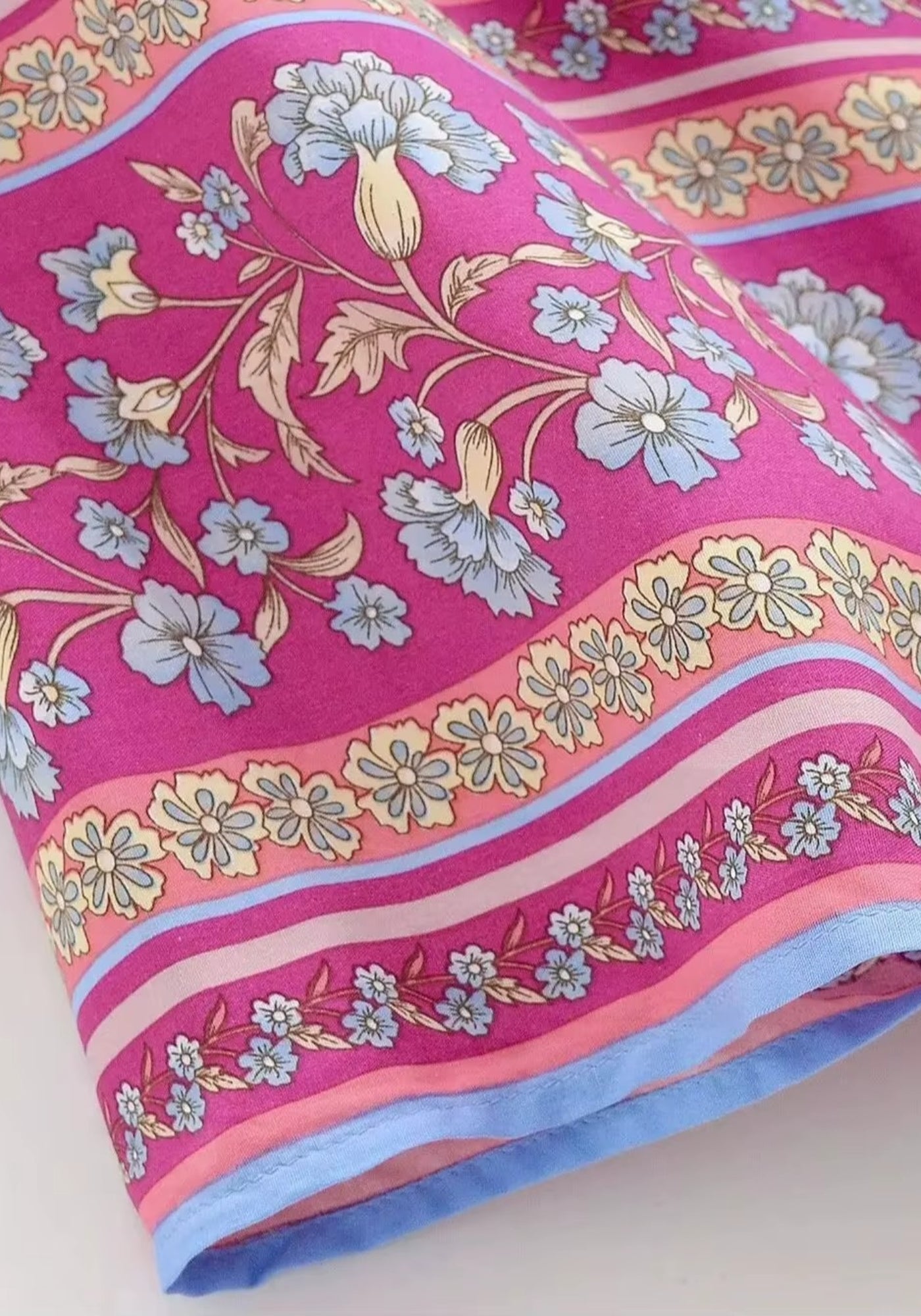 Kimono court bleu à fleurs