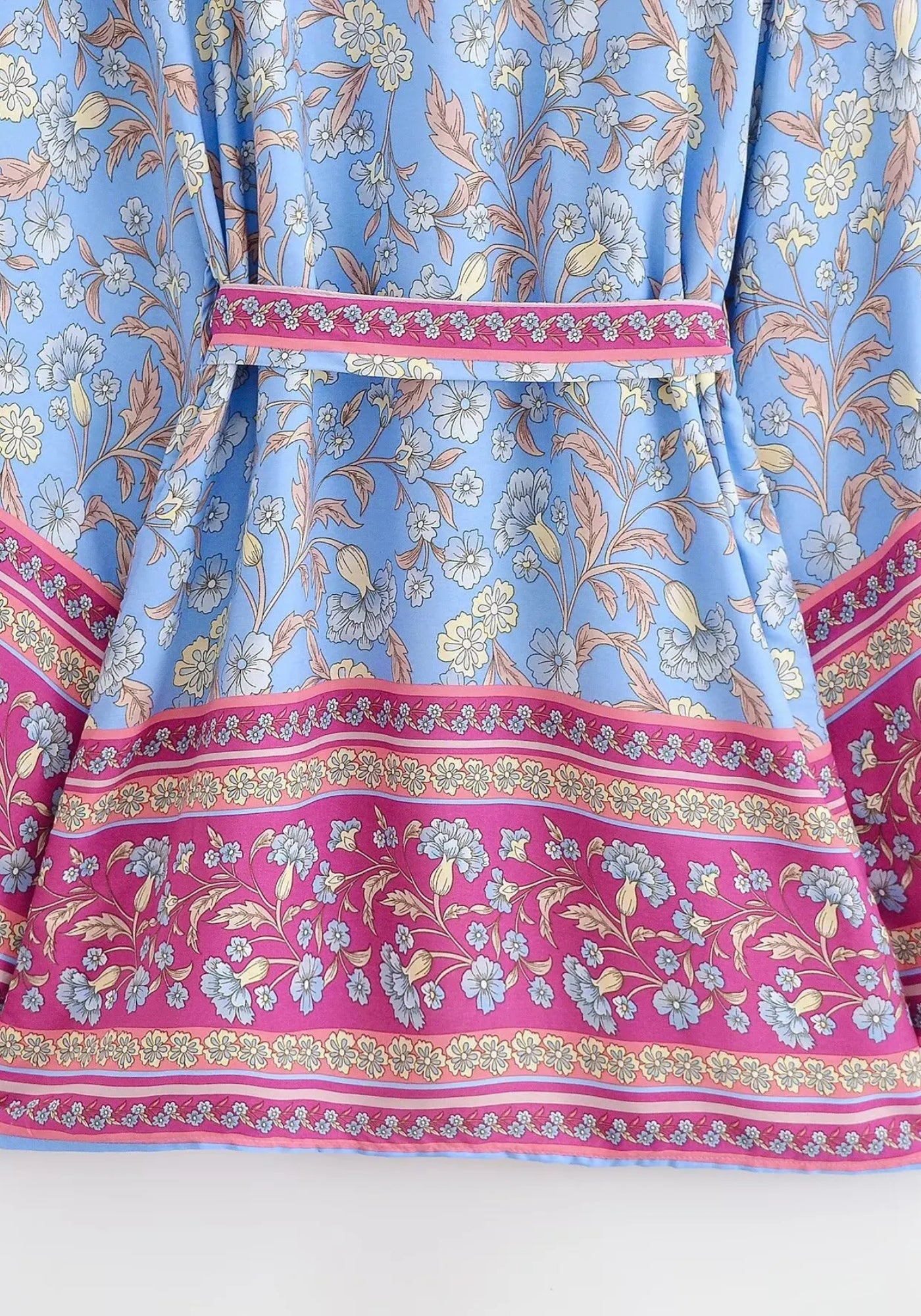 Kimono court bleu à fleurs