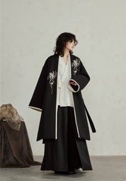 Kimono long noir brodé pour femme