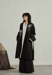 Kimono long noir brodé pour femme