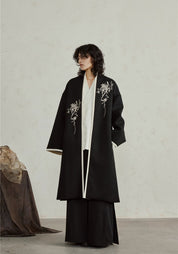 Kimono long noir brodé pour femme