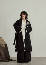 Kimono long noir brodé pour femme