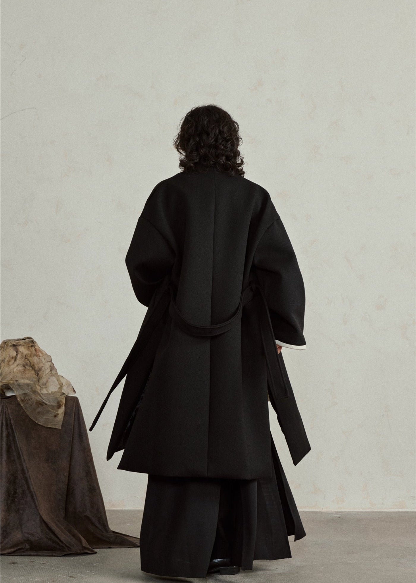 Kimono long noir brodé pour femme