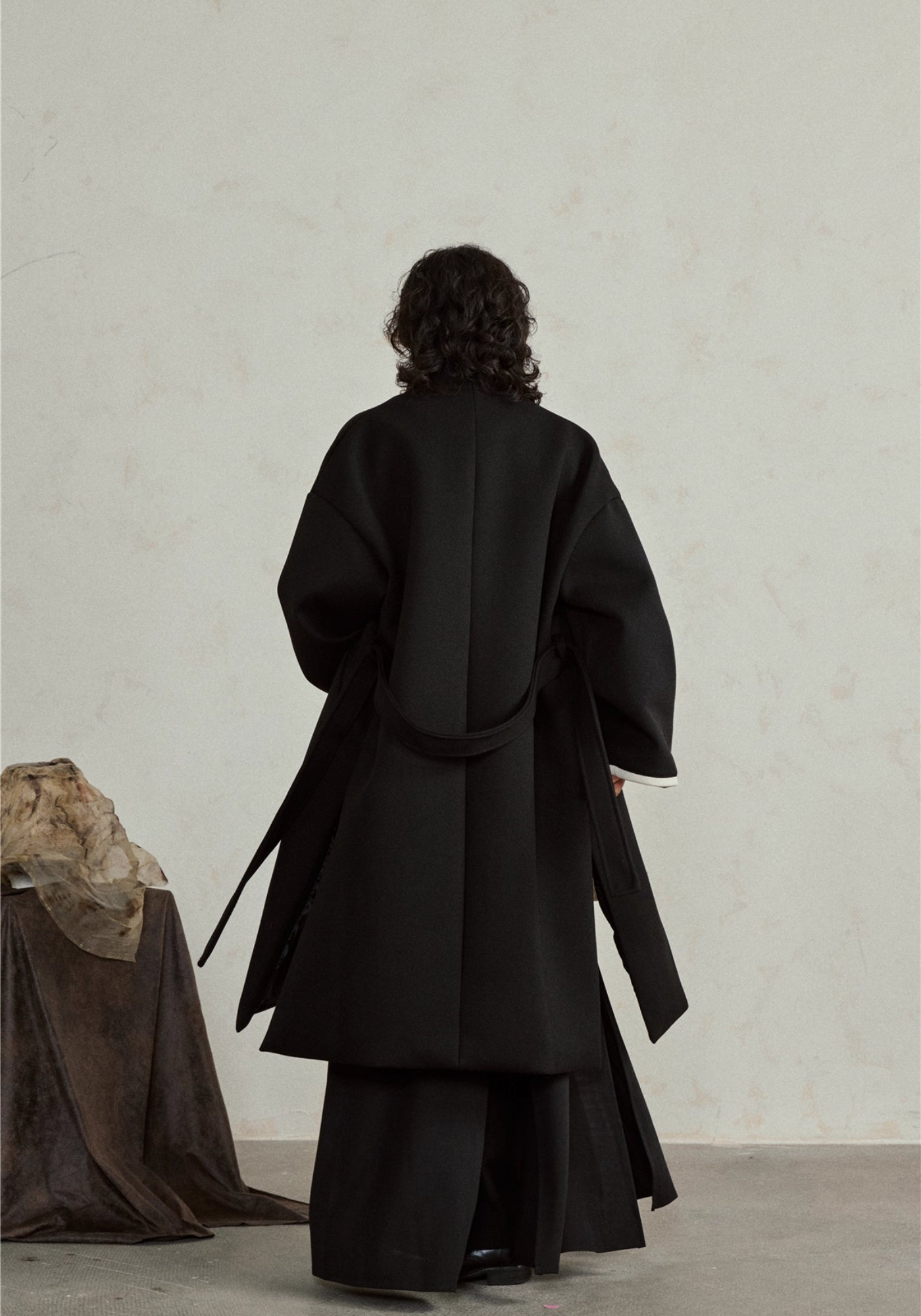 Kimono long noir brodé pour femme