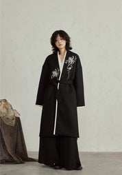 Kimono long noir brodé pour femme